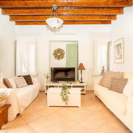 בית נופש Ouranias House